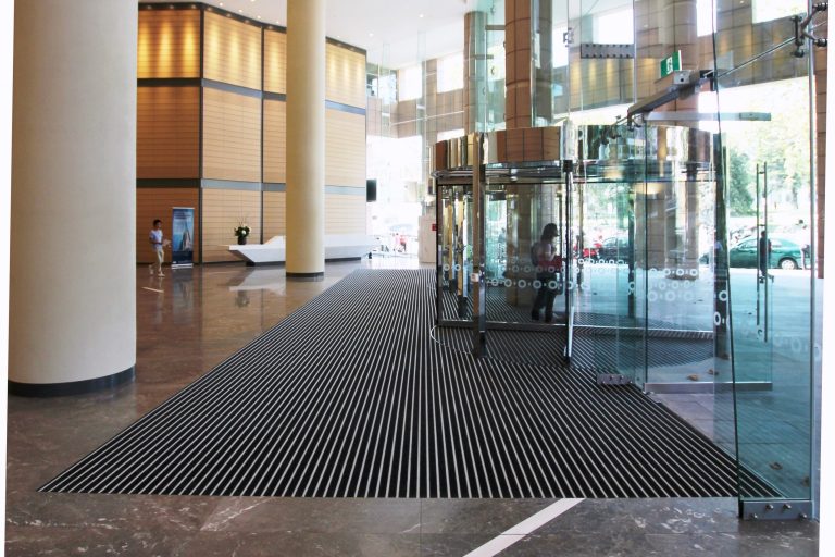 Meishuo entrance mat in action